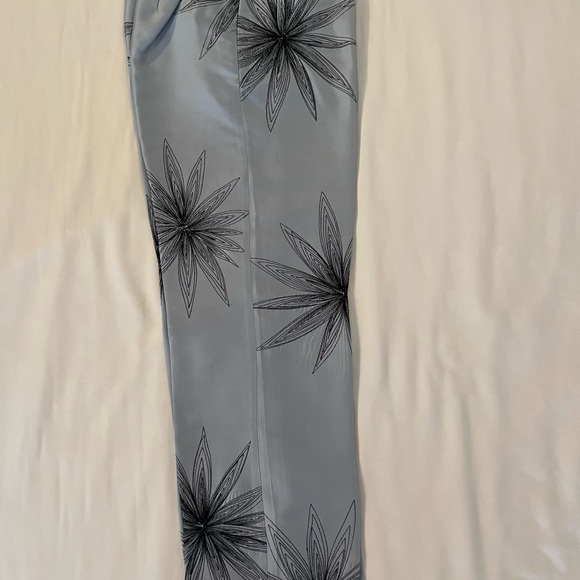 Silk, lined pants with side zipper. Dry clean only. - Picture 2 of 4
